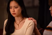 Vợ bị tai nạn, chồng lập tức đưa về quê "nhờ" ông bà ngoại