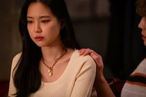 Vợ bị tai nạn, chồng lập tức đưa về quê "nhờ" ông bà ngoại