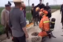 Video: Hồi hộp xem giải cứu bé trai 3 tuổi rơi xuống hố sâu