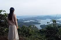 Cô giáo Hà Nội bỏ lương cao về quê ủ phân trồng rau