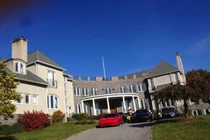 Nữ ca sĩ tài trợ 100% chi phí đưa nghệ sĩ Anh Vũ về nước là ai