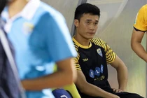 Fan an ủi thủ môn Bùi Tiến Dũng vì không được gọi lên tuyển