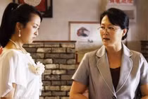 Nửa đêm, mẹ chồng đùng đùng đuổi chị giúp việc ra khỏi nhà