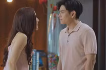 Chồng đến thay bóng đèn cho vợ cũ và hành động của cô vợ bầu