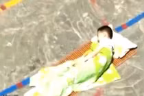 Video: Cô giáo mầm non phạt trẻ ngủ giữa sân xi măng ngoài trời nắng 33 độ C