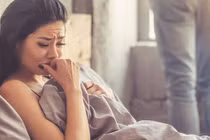 Con ốm, chồng vẫn đàn đúm bạn bè, và rồi nhận được tờ giấy từ vợ