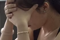 Thiếu nữ bán dâm 5 triệu đồng/lượt bị chủ khách sạn gọi công an tóm