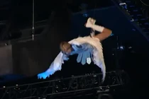 Video: Hóa ra "thiên thần gãy cánh" là có thật!