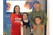 Con gái nuôi người Việt của Stephen Hawking sống như thế nào?