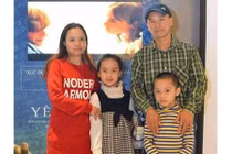 Con gái nuôi người Việt của Stephen Hawking sống như thế nào?