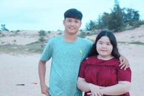 Tan chảy với chuyện tình “gà bông” của cặp đôi đũa lệch