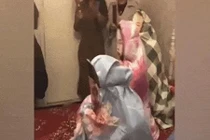 Video: Thử thách khiến trai trẻ "gào khóc" trước khi lấy được vợ