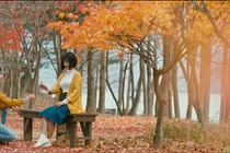 Á hậu Hoàng Oanh hẹn hò "trai lạ" ở Hàn Quốc?