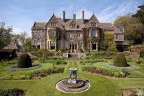 David Beckham biến biệt thự thành trại giam của Thế chiến thứ II vì lý do lạ