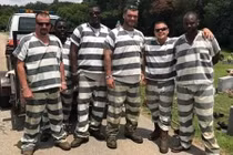 6 phạm nhân Mỹ được giảm án vì cứu mạng quản ngục