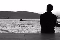 Tôi nên thuê người yêu hay chấp nhận mang tiếng bất hiếu?