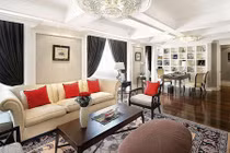 Bên trong phòng tổng thống ở Metropole có giá 4.500 USD/đêm