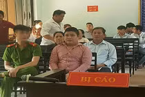 Bé gái bị “hại đời” sau khi sử dụng ma túy đá cùng nhóm thanh niên