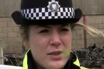 Nữ cảnh sát Anh bị lên án vì khoe ảnh du lịch nóng bỏng