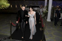 Lương Thế Thành - Thúy Diễm tay trong tay đi sự kiện