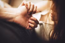 Cô gái trách người yêu kém cỏi, dân mạng "ném đá" vì đòi hỏi quá đáng