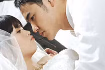 Đêm tân hôn, vợ không cho chạm vào người nếu không...