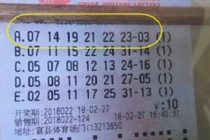 Mua tấm vé số thừa bỏ đi, bất ngờ trúng độc đắc 30 tỷ