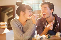 Nuôi bạn gái ăn học 4 năm, cuối cùng bạn gái bỏ đi lấy chồng giàu