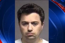 "Công dân mẫu mực" lộ mặt gã bệnh hoạn chuyên dụ dỗ bé gái