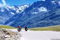 Rợn người chinh phục 7 tuyến đường nguy hiểm nhất thế giới