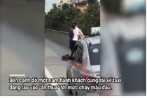 Video: Tài xế taxi và nam hành khách đánh nhau chảy máu đầu 