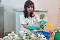 Món rau nhà nghèo thành đặc sản, chị em lùng mua tích trữ