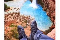 Phượt thủ nổi tiếng với ảnh chụp đôi bàn chân đi khắp thế gian