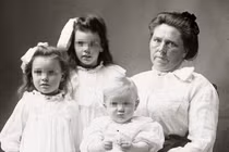 Sự thật đáng sợ đằng sau thi thể 4 mẹ con trong căn nhà cháy