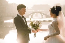 Cặp đôi yêu nhau từ lớp 6 và màn cái kết như phim Hàn Quốc