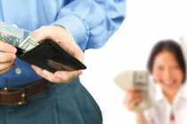 Video: Nộp lương cho vợ: Người giữ tiền sướng hay khổ?