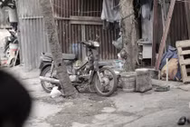 Tết còn ở rất xa với xóm lao động nghèo