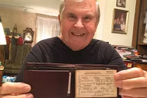 Được trả lại ví mất trộm sau 50 năm, cảm thấy hoang mang