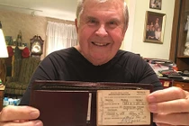 Được trả lại ví mất trộm sau 50 năm, cảm thấy hoang mang