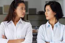 Con dâu suốt ngày đi spa vì mẹ chồng trẻ đẹp