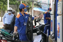 Học cách đổ xăng “chuẩn giá” không bị móc túi