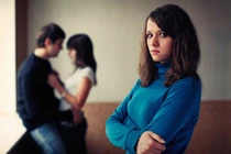 Gửi nhầm ảnh nóng với nhân tình cho vợ, chồng gặp quả đắng