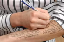 Bóc mẽ những “độc chiêu” quay cóp khó đỡ của học sinh