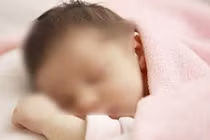 Họ hàng bảo "con giống mẹ", chồng đa nghi đòi xét nghiệm AND