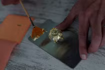 Giật mình socola đắt nhất thế giới phủ vàng giá… ngang ô tô