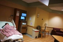 Ca sĩ bị đầu độc gây sảy thai 5 năm trước, nay sinh con đầu lòng tại Mỹ