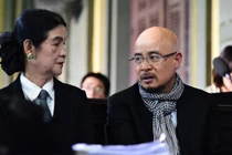 Danh tính người phụ nữ bí ấn luôn sát cánh "vua cafe" 