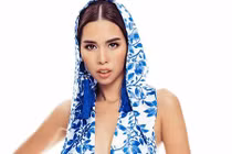 Bí mật ít ai biết sau váy áo quá hiểm của Hà Anh