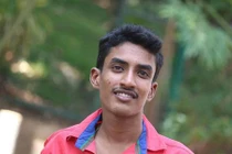 Nhóm sinh viên mải selfie bên hồ nước không biết bạn học chết đuối