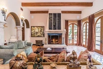 Nhà mới tậu trị giá gần 200 tỷ của chân dài 21 tuổi danh tiếng